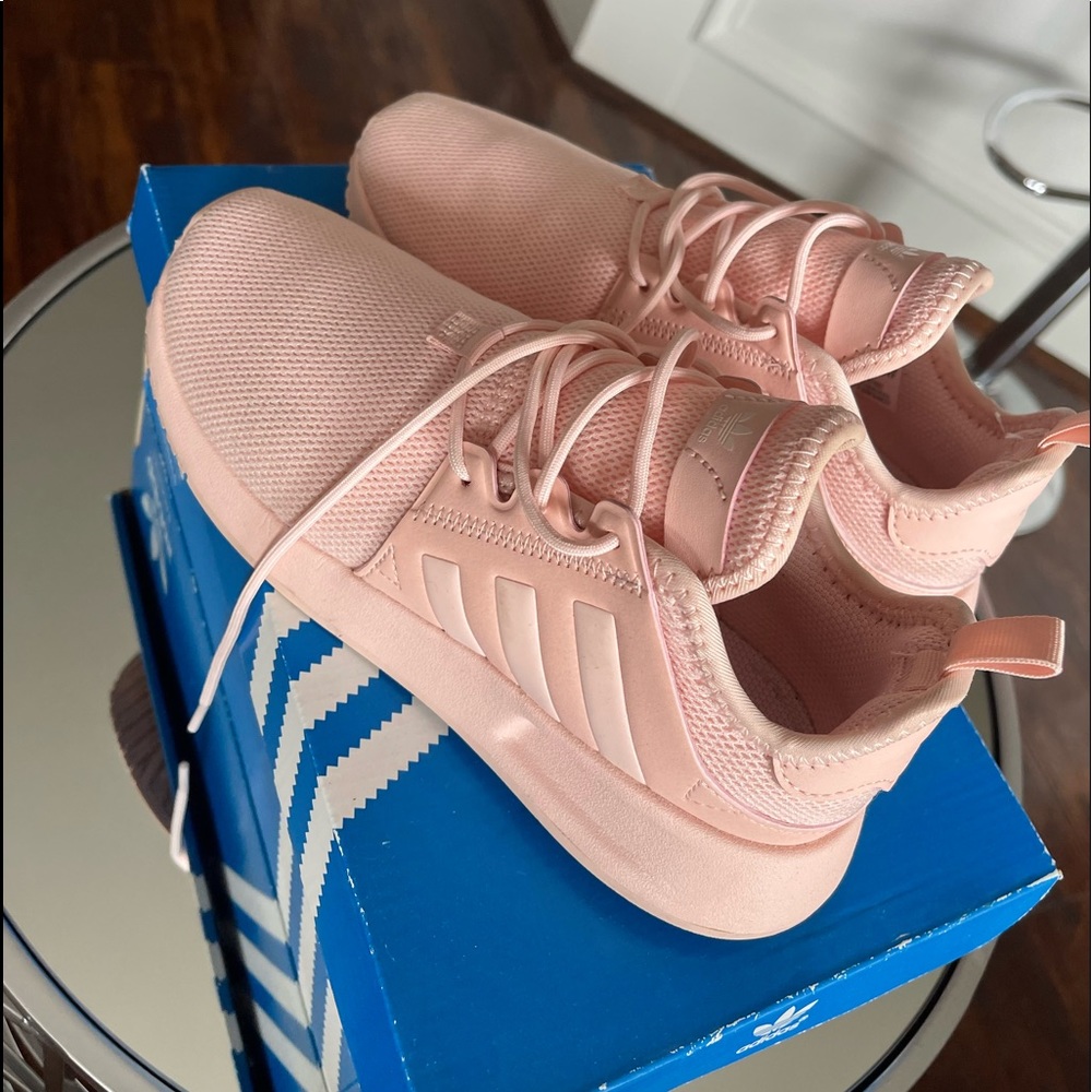 Women Adidas’s size 5 or kids size 3.5